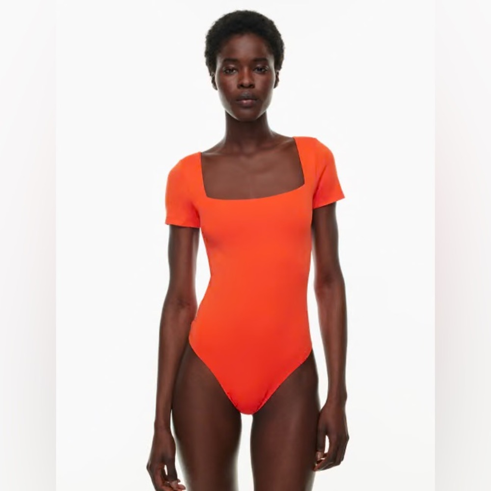 Aritzia Contour Squareneck Shortsleeve Bodysuit
